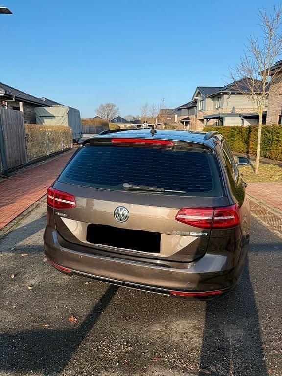 Gebraucht VW Passat Comfortline 150 PS (110 kW) 2017 Braun Kombi