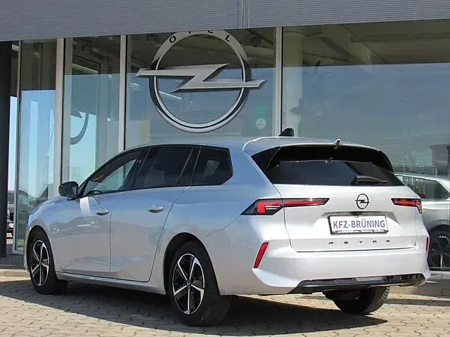 Gebraucht Opel Astra 131 PS (96 kW) 2024 Silber Kleinwagen