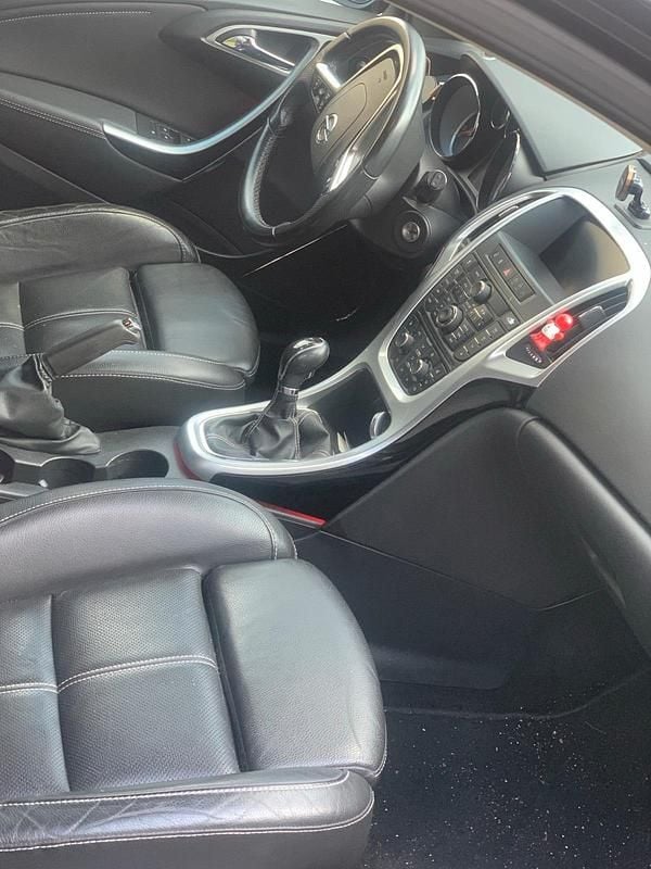 Gebraucht Opel Astra 165 PS (121 kW) 2012 Schwarz Kombi