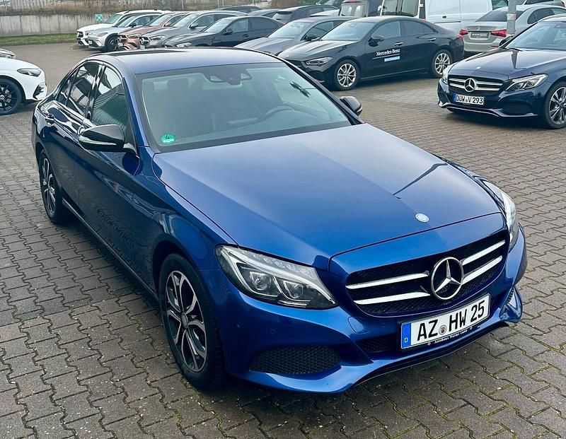 Gebraucht Mercedes C250 211 PS (155 kW) 2015 Blau Limousine