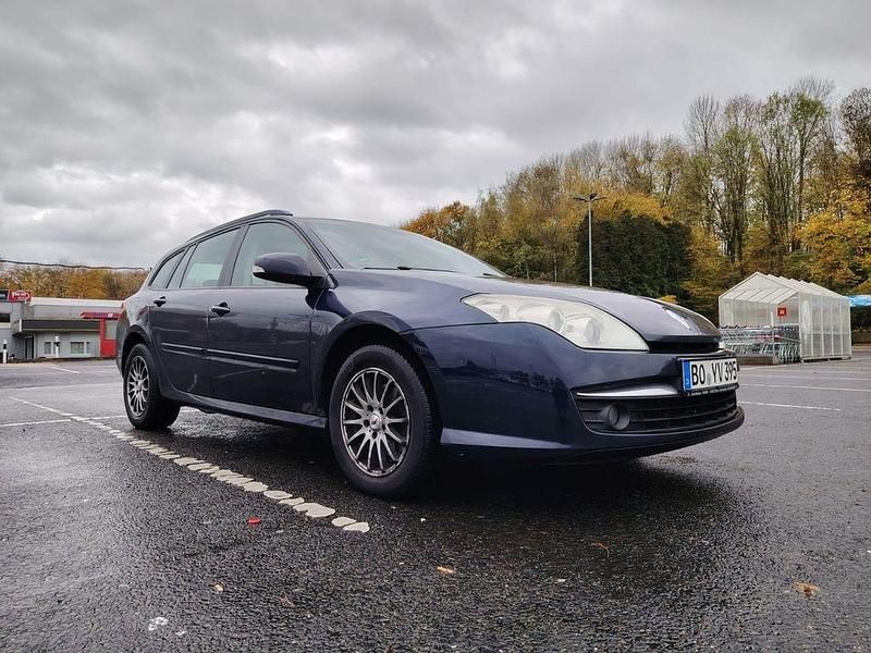 Gebraucht Renault Laguna GrandTour Dynamique 140 PS (102 kW) 2010 Blau Kombi