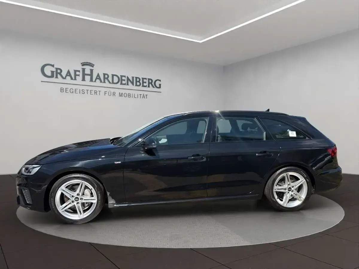 Gebraucht Audi A4 S-Line 204 PS (150 kW) 2023 Mythosschwarz metallic Kombi