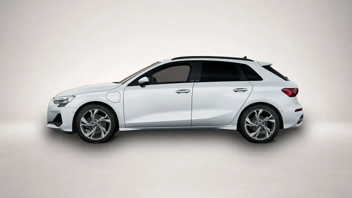 Gebraucht Audi A3 Ambiente 204 PS (150 kW) 2025 Gletscherweiß metallic Limousine