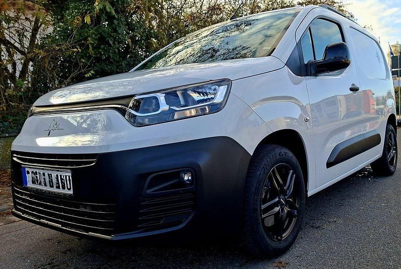 Weiß Gebraucht 2023 Fiat Doblò Van / Kleinbus | 20.855 € (Guter Preis) - Bild 1/4