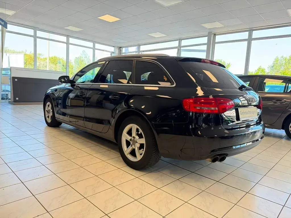 Gebraucht Audi A4 Ambiente 150 PS (110 kW) 2013 Brillantschwarz Kombi