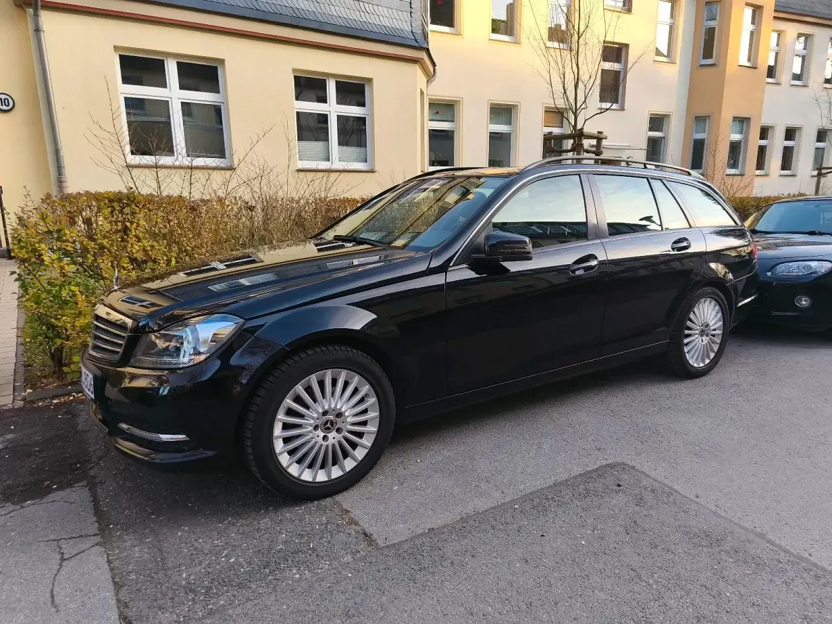 Gebraucht Mercedes C220 170 PS (125 kW) 2013 Schwarz Kombi