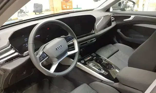 Gebraucht Audi A6 Advanced 204 PS (150 kW) 2025 Chronosgrau metallic Limousine