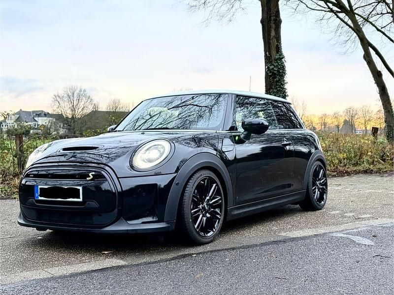 Gebraucht Mini Cooper SE Classic 135 kW (184 PS) 2021 Schwarz Kleinwagen
