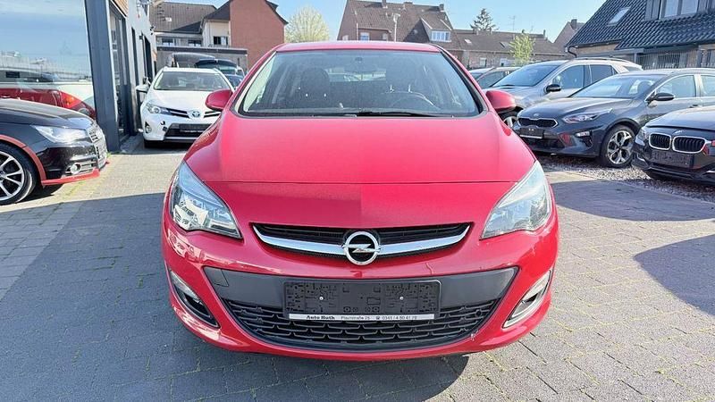 Używany Opel Astra Selection 116 KM (85 kW) 2015 Czerwony Sedan/Limuzyna