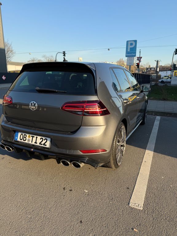 Grau Gebraucht 2018 VW Golf VII Highline Limousine | 18.990 € (Fairer Preis) - Bild 1/4