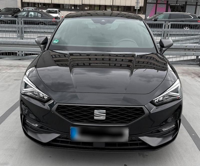 Second-hand Seat Leon FR 204 CP (150 kW) 2021 Negru Berlinǎ