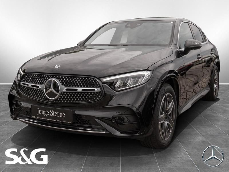 Metalliclack obsidianschwarz Gebraucht 2024 Mercedes GLC200 AMG SUV | 56.677 € (Etwas zu teuer) - Bild 1/4