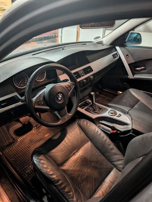 Gebraucht BMW 530 231 PS (169 kW) 2006 Grau Kombi