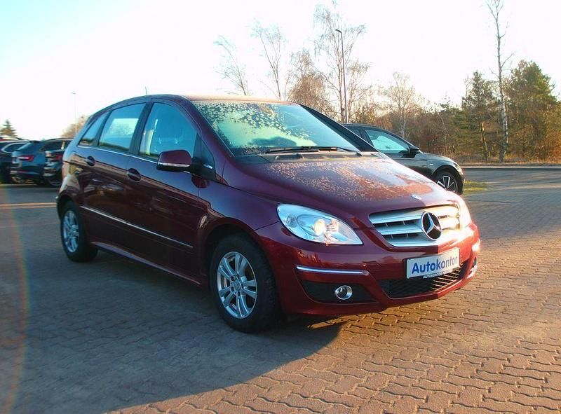 Gebraucht Mercedes B160 95 PS (69 kW) 2011 Rot Van / Kleinbus