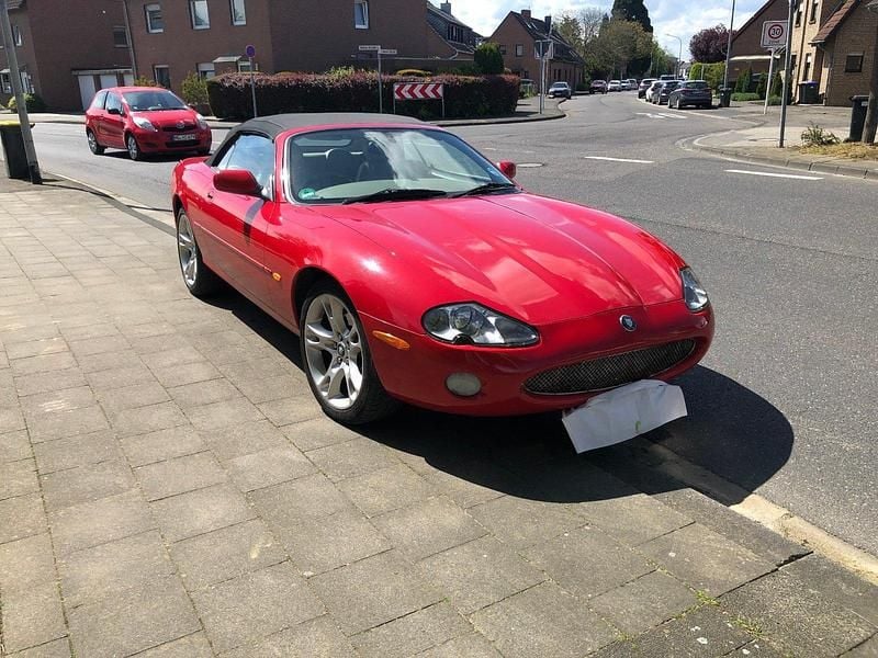 Rot Gebraucht 2001 Jaguar XK8 Cabrio | 4.750 € - Bild 1/4