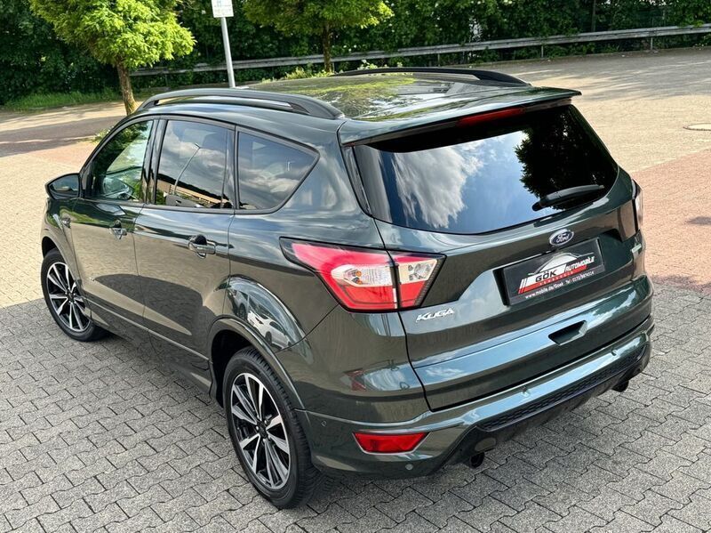 Grün Gebraucht 2018 Ford Kuga ST-Line SUV | 18.300 € (Fairer Preis) - Bild 1/4