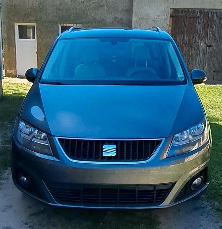 Grau Gebraucht 2011 Seat Alhambra Van / Kleinbus | 8.500 € (Etwas zu teuer) - Bild 1/4