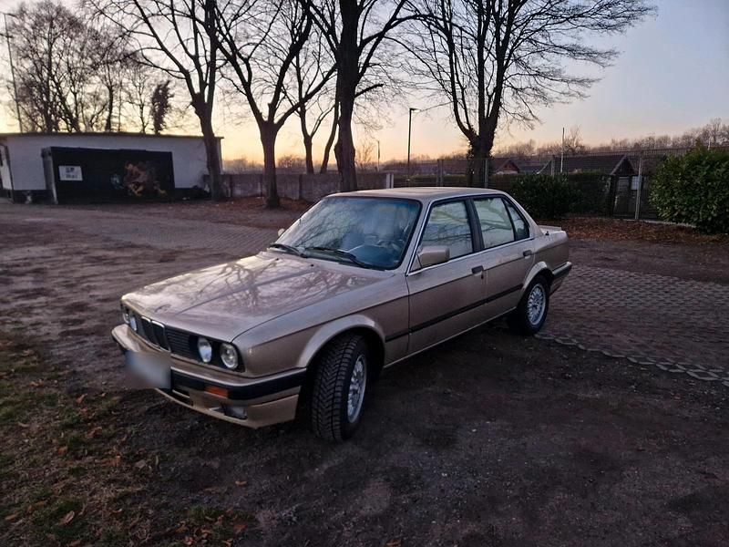 Gebraucht BMW 325 170 PS (125 kW) 1990 Gold Limousine