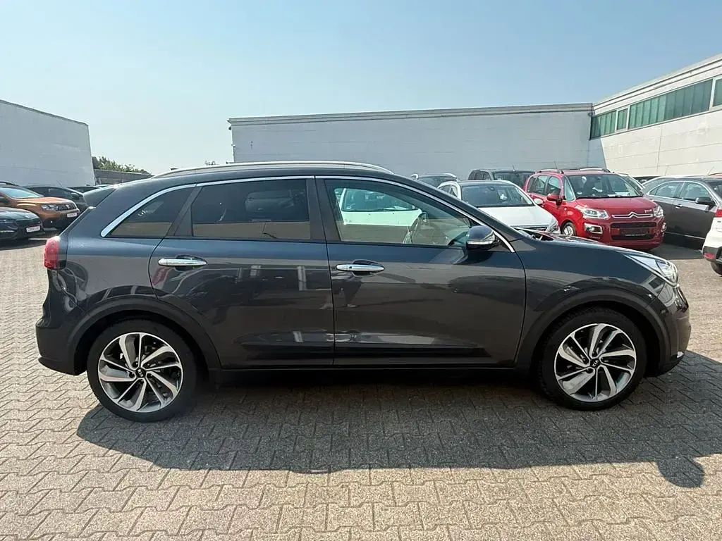 Gebraucht Kia Niro Spirit 105 PS (77 kW) 2017 Grau SUV