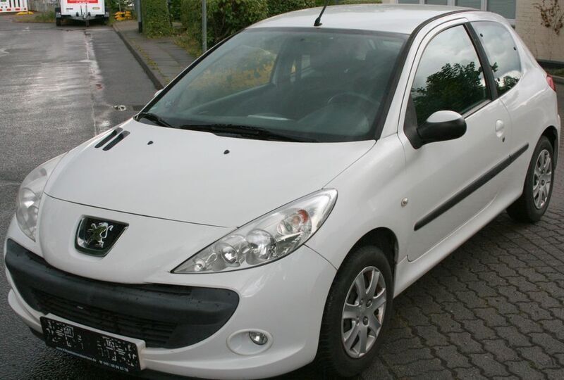Weiß Gebraucht 2009 Peugeot 206+ Basis Kleinwagen | 2.299 € (Etwas zu teuer) - Bild 1/4