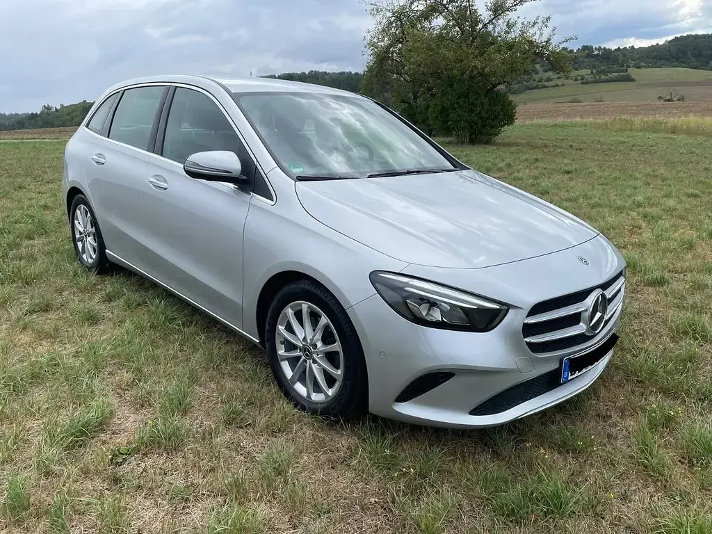 Gebraucht Mercedes B180 136 PS (100 kW) 2019 Silber Kleinwagen