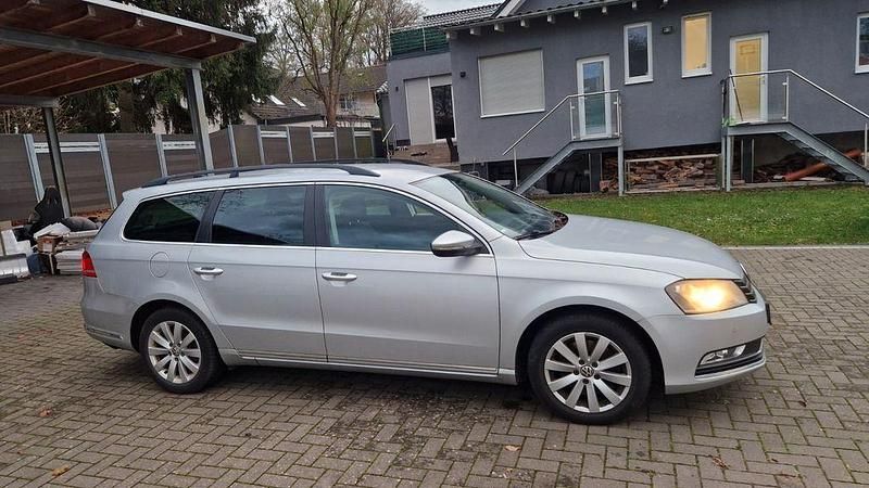 Gebraucht VW Passat Trendline 122 PS (89 kW) 2012 Silber Limousine