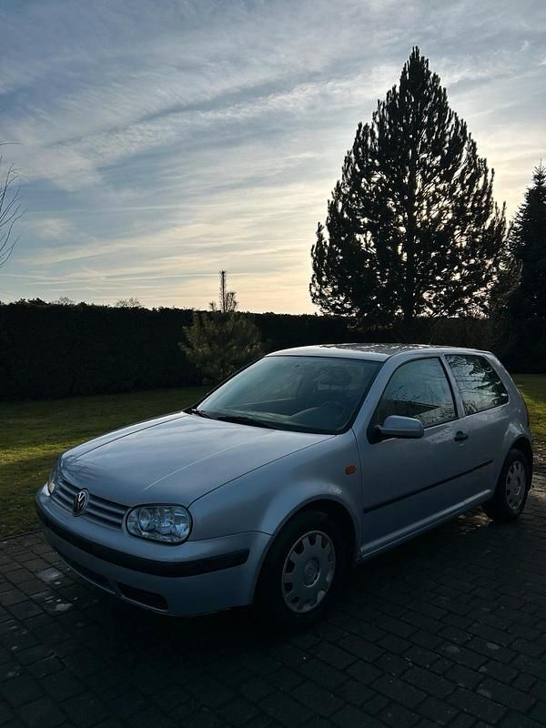 Silber Gebraucht 1998 VW Golf IV Kleinwagen | 749 € (Superpreis) - Bild 1/4