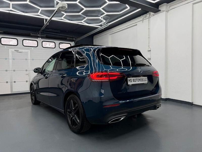 Gebraucht Mercedes B220 190 PS (139 kW) 2019 Denimblau Van / Kleinbus