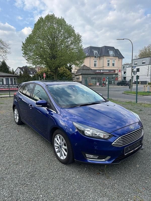 Używany Ford Focus Titanium 125 KM (91 kW) 2018 Niebieski Sedan/Limuzyna
