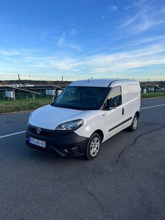 Weiß Gebraucht 2021 Fiat Doblò Van / Kleinbus | 14.000 € (Etwas zu teuer) - Bild 1/4
