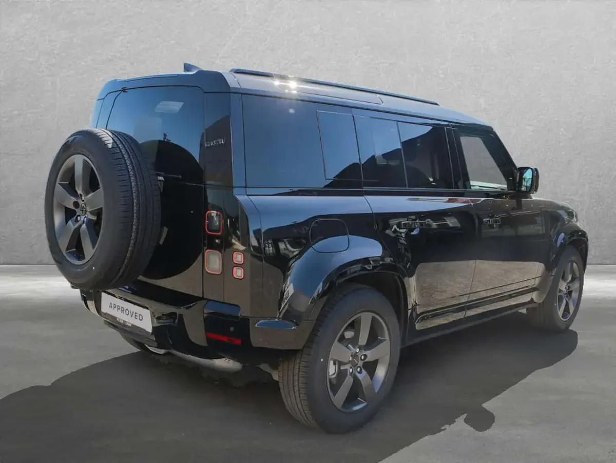 Gebraucht Land Rover Defender SE Dynamic 249 PS (183 kW) 2026 Santorini black SUV