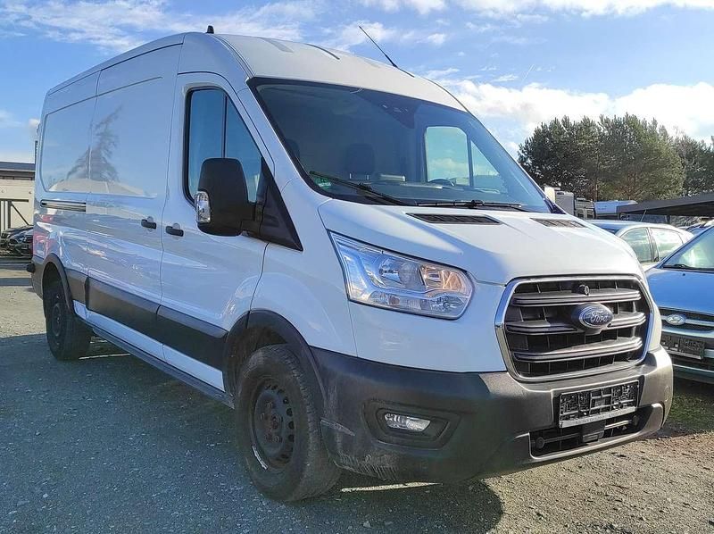Gebraucht Ford Transit Trend 131 PS (96 kW) 2022 Frostweiß Van / Kleinbus