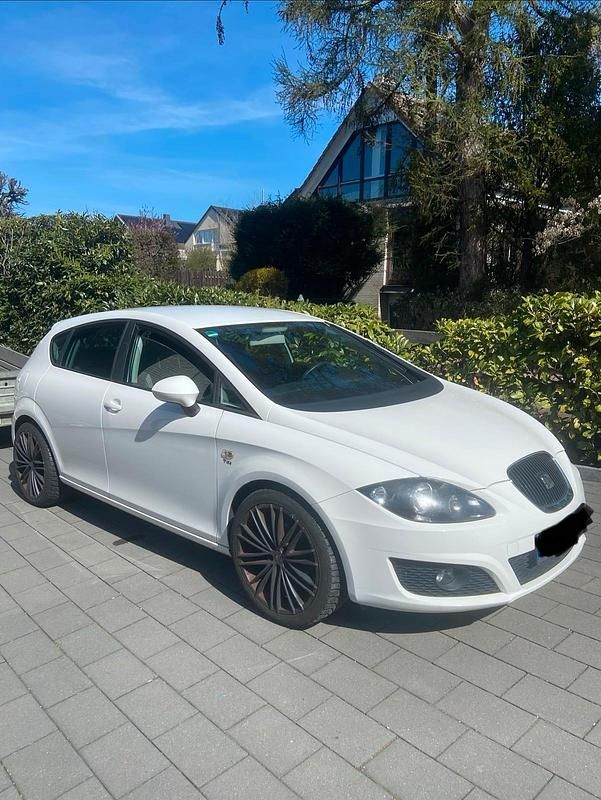 Usata Seat Leon 105 CV (77 kW) 2010 Bianco Utilitaria