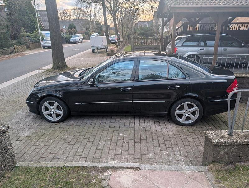 Gebraucht Mercedes E500 AMG 306 PS (225 kW) 2005 Schwarz Limousine