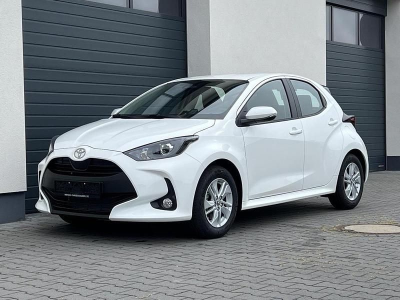 Neu 2025 Toyota Yaris Hybrid Active Kleinwagen | 24.069 € (Fairer Preis) - Bild 1/4