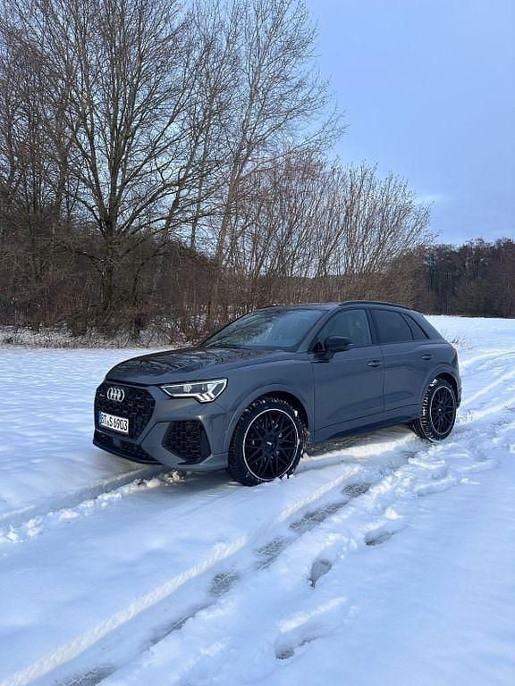 Grau Gebraucht 2022 Audi RS Q3 Sport SUV | 52.100 € (Guter Preis) - Bild 1/4