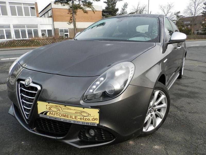 Grau Gebraucht 2011 Alfa Romeo Giulietta Turismo Kleinwagen | 5.990 € (Fairer Preis) - Bild 1/4