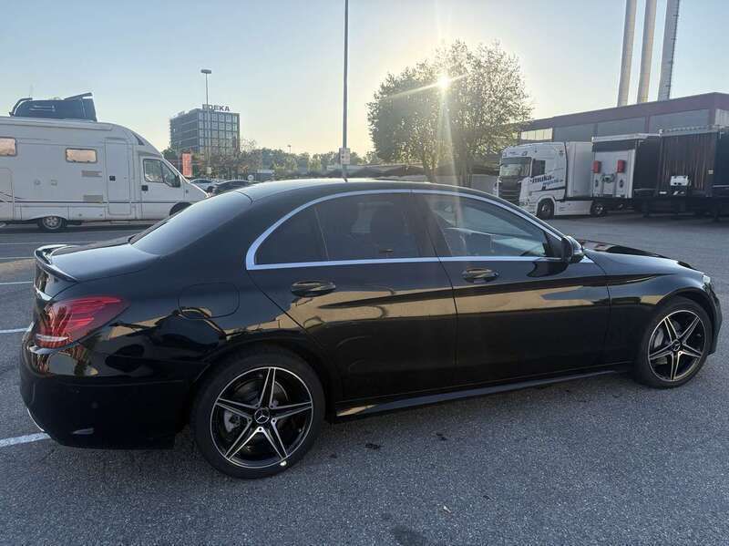 Schwarz Gebraucht 2018 Mercedes C200 Edition Limousine | 22.500 € (Teuer) - Bild 1/4