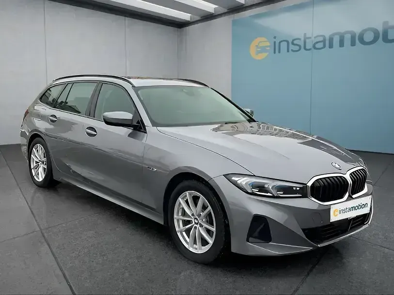 Gebraucht BMW 330e 292 PS (214 kW) 2022 Grau Kombi