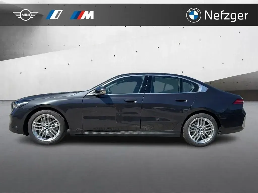 Gebraucht BMW 520 Sport Line 197 PS (144 kW) 2025 Sophistograu brillanteffekt me Limousine