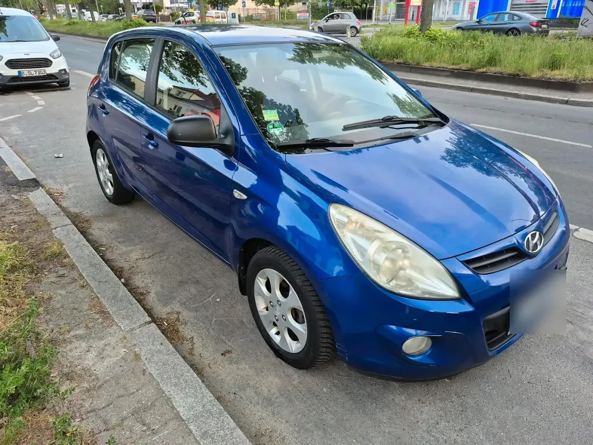 Gebraucht Hyundai i20 Style 101 PS (74 kW) 2009 Blau Kleinwagen