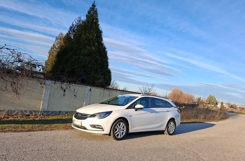 Gebraucht Opel Astra Selection 110 PS (80 kW) 2019 Weiß Limousine