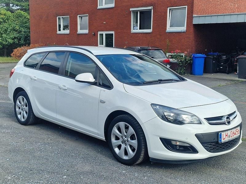 Gebraucht Opel Astra 140 PS (102 kW) 2015 Weiß Kombi