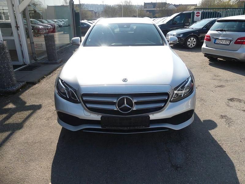Gebraucht Mercedes E220 194 PS (142 kW) 2017 Silber Kombi
