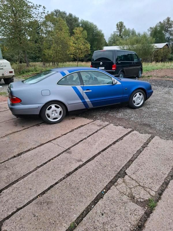 Blau Gebraucht 1999 Mercedes CLK200 Elegance Coupé | 2.500 € (Superpreis) - Bild 1/4
