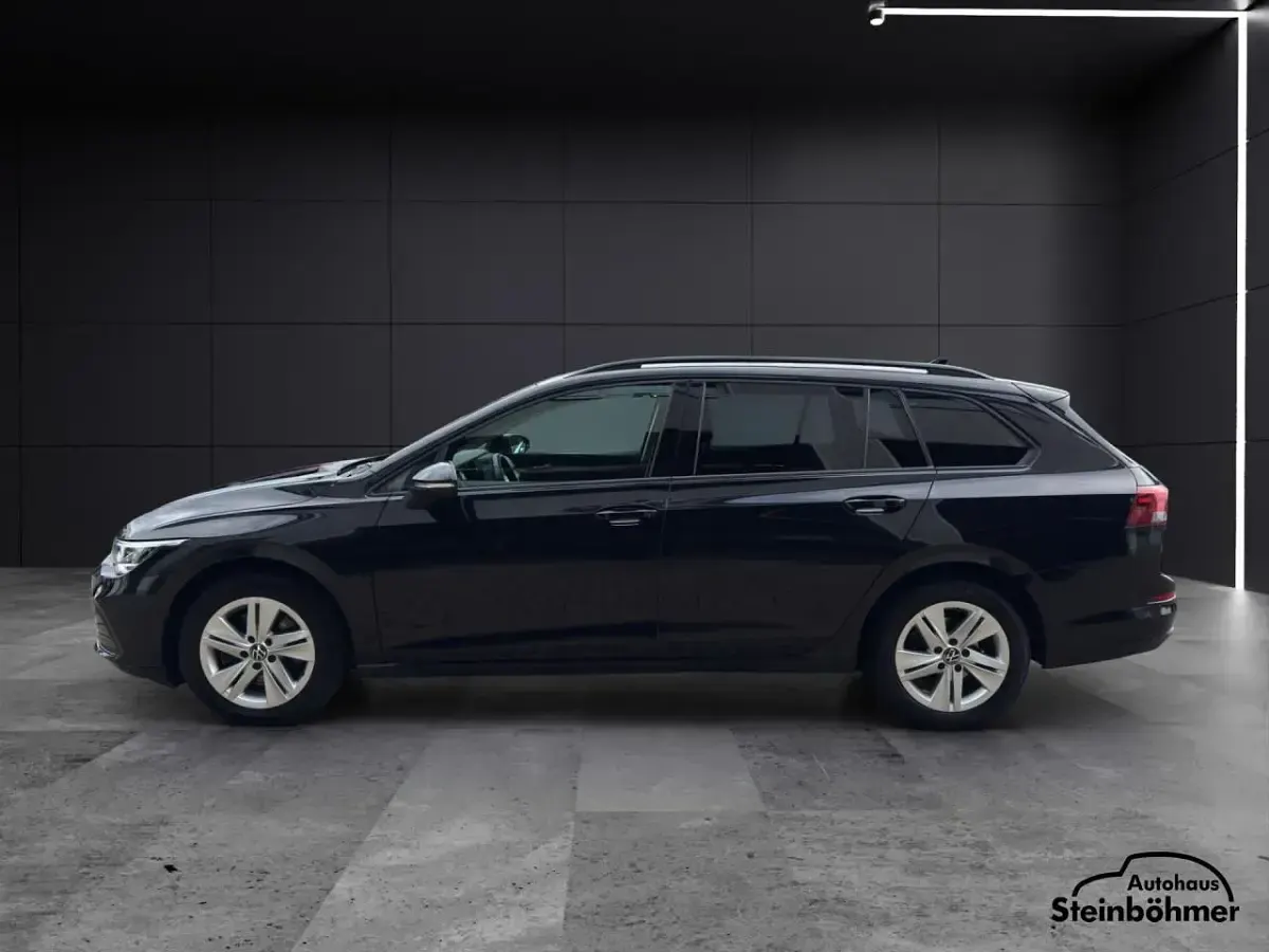 Gebraucht VW Golf VII Life 2021 Deep black perleffekt (schwarz) Kleinwagen