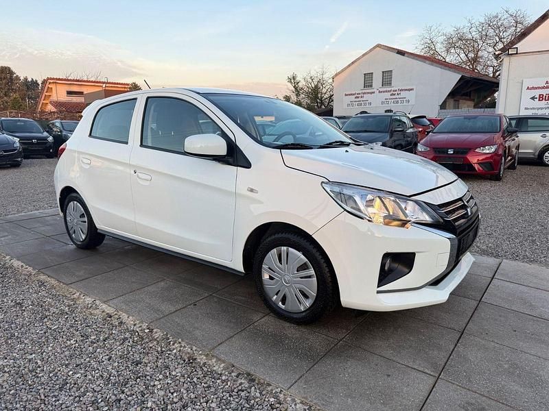 Gebraucht Mitsubishi Space Star Basis 71 PS (52 kW) 2020 Weiß Limousine