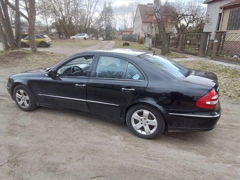 Gebraucht Mercedes E200 Avantgarde 163 PS (119 kW) 2005 Schwarz Limousine