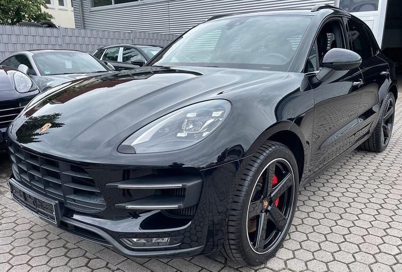 Schwarz Gebraucht 2018 Porsche Macan Turbo Performance Package SUV | 61.990 € (Teuer) - Bild 1/4