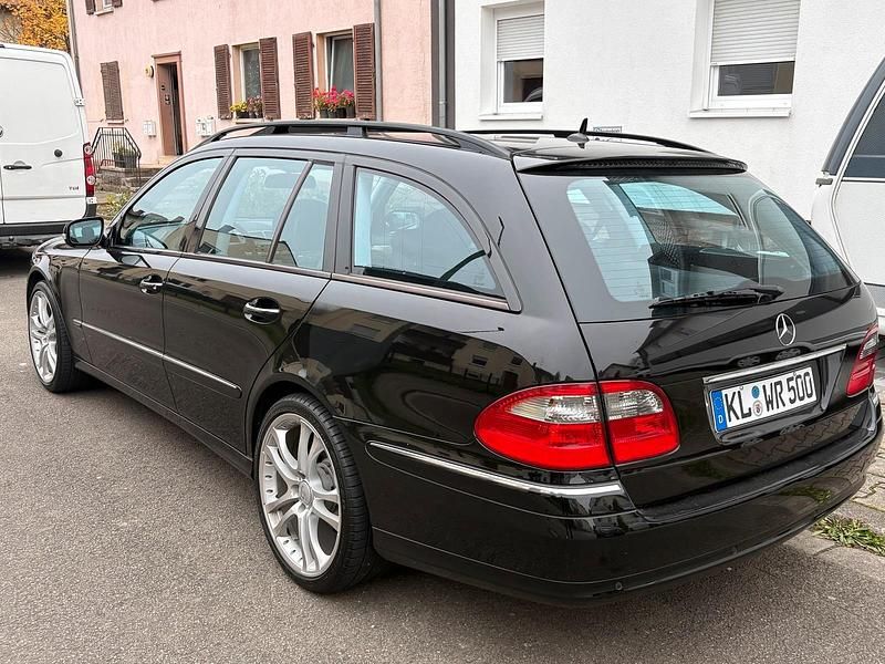 Schwarz Gebraucht 2007 Mercedes E280 Avantgarde Kombi | 4.000 € (Fairer Preis) - Bild 1/4